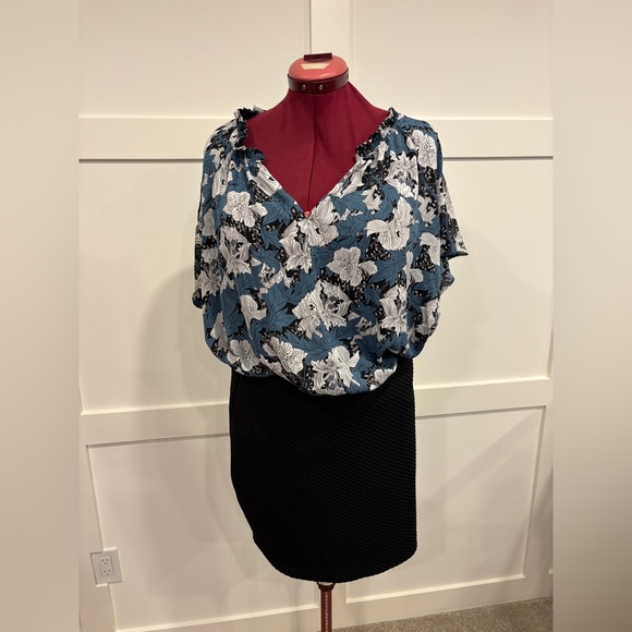 🍀4 for $25🍀 

Cold shoulder blouse - Picture 1 of 12